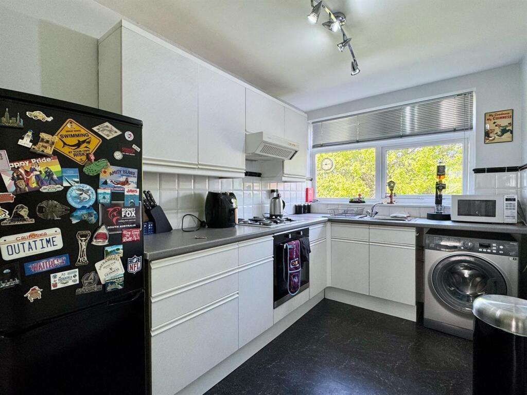 Kitchen 1.jpg