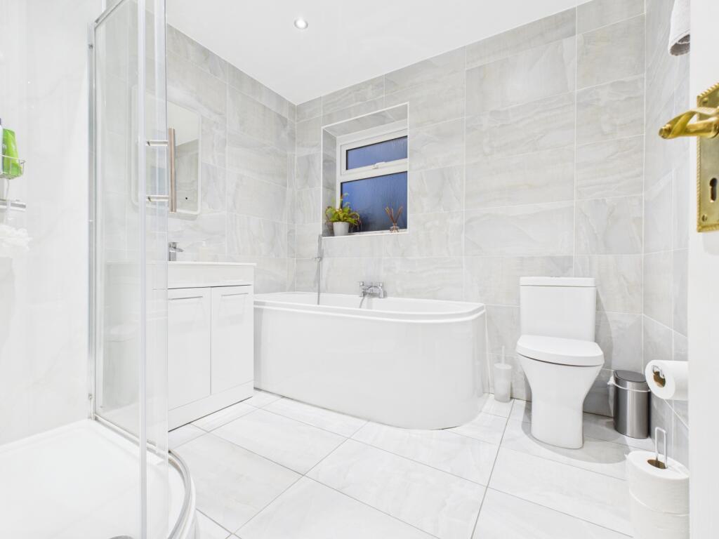 CAM03729G0-PR0201-STILL012