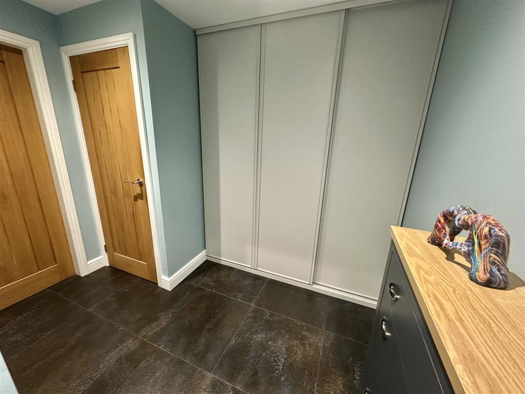 Bramleys Estate Agents - Little Green Lane - Heckm