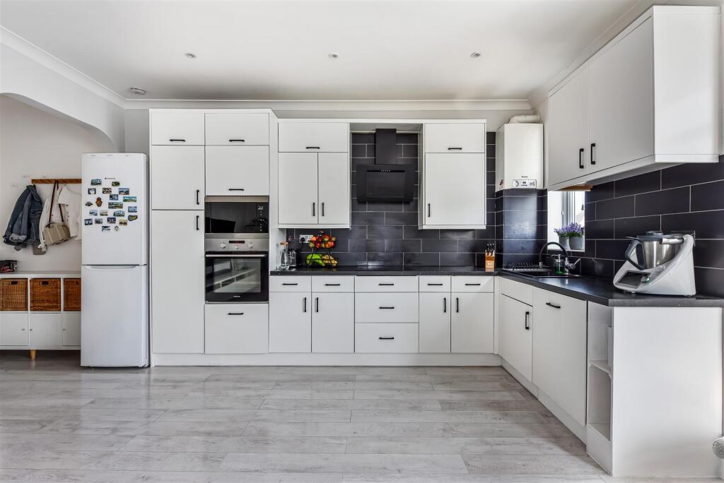 Lounge / Kitchen / Diner