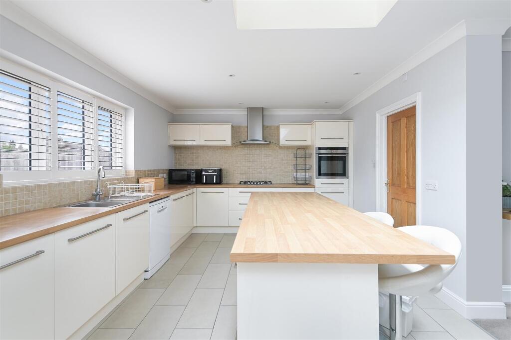 ROUNDWOOD WAY (6).jpg