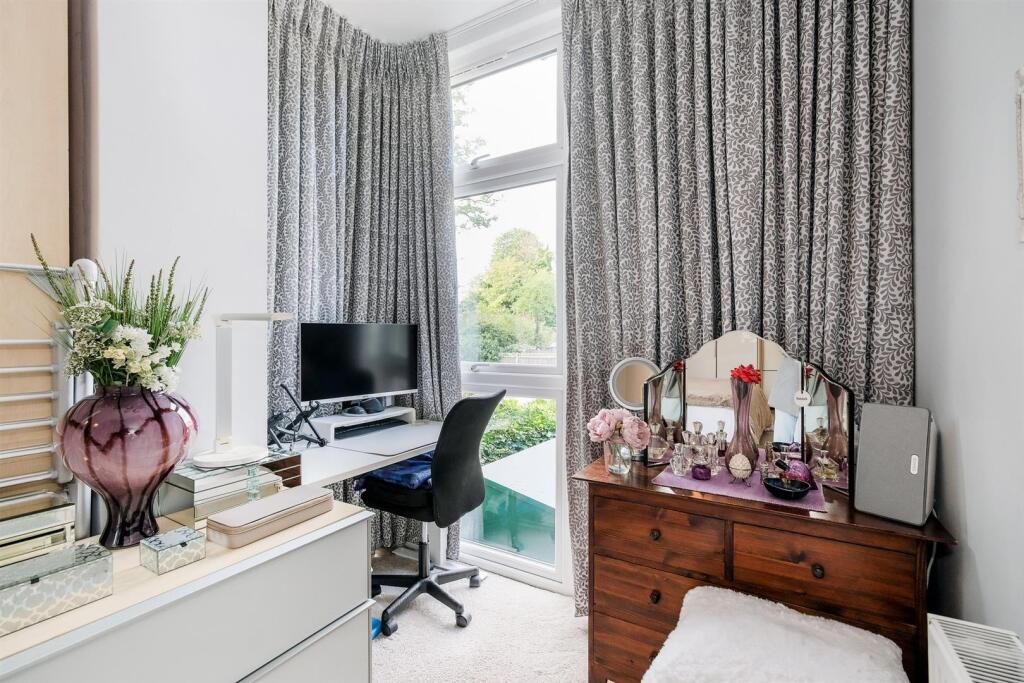 Flat 2, 70 Hermon Hill-7.jpg