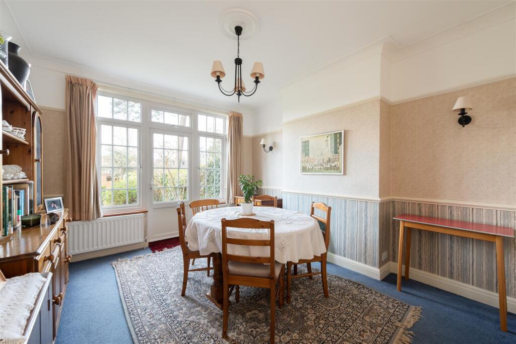 Queen Elizabrth Dr 10.jpg