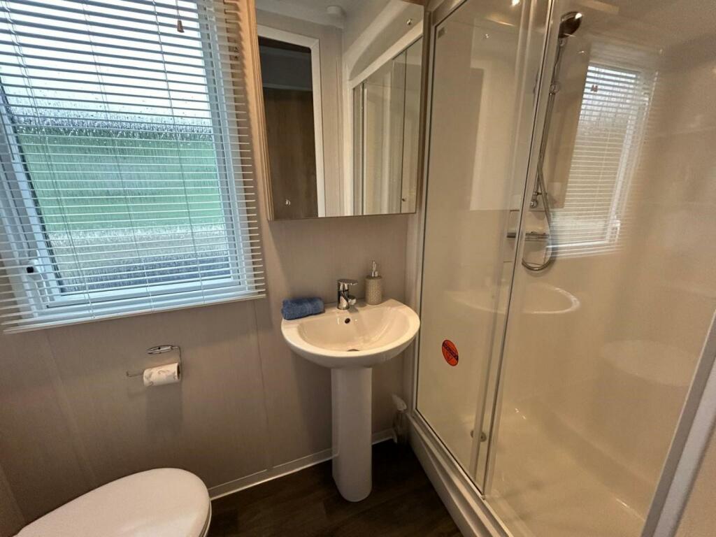 Shower Room.jpg