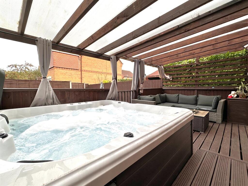 Outdoor Entertainment Space 564