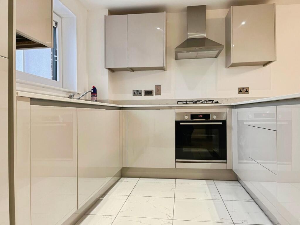 f49fcac0-KITCHEN.jpg