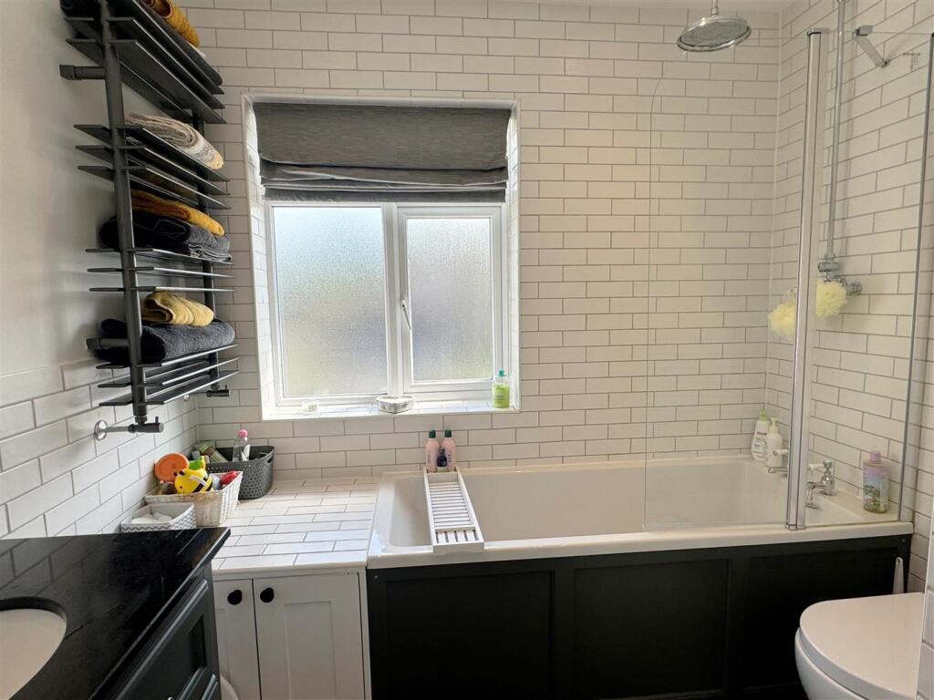 Bathroom 1.JPG