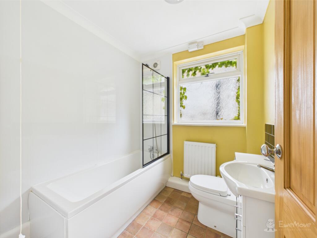 Bathroom- Mark Stephens EweMove Newmarket and Soha