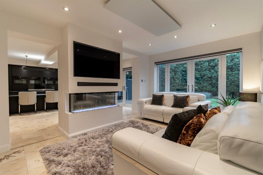 8526847-interior39.jpg