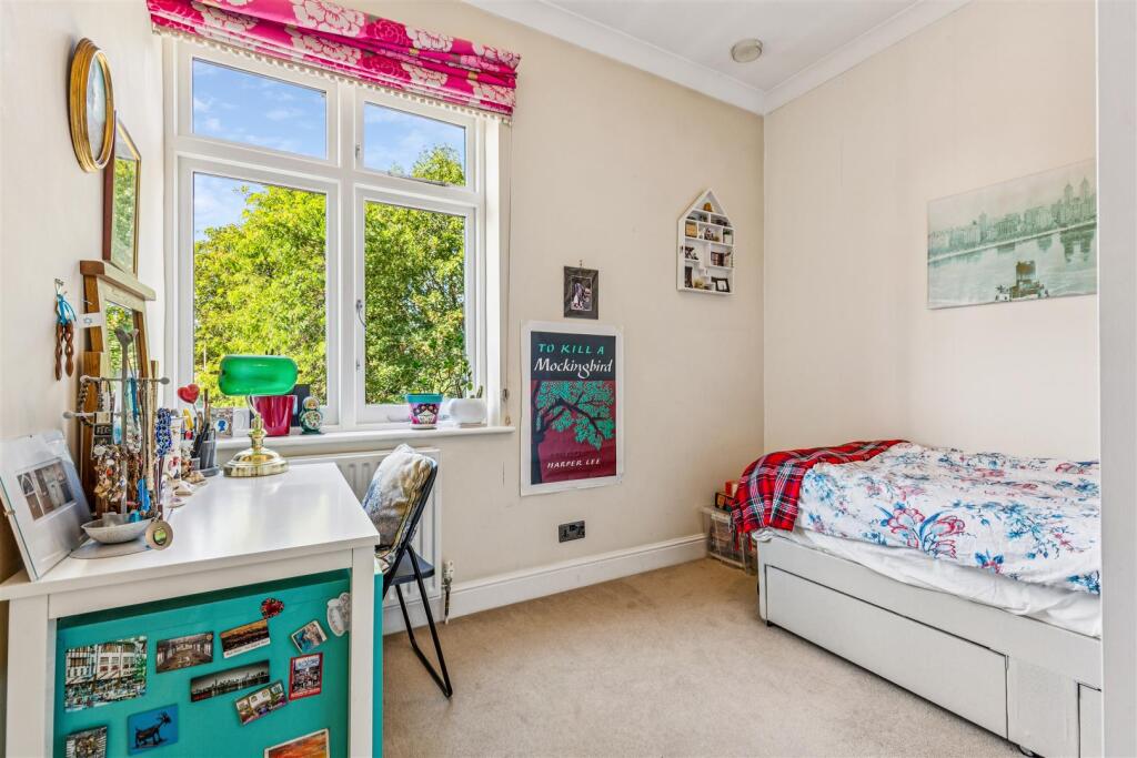 Thames Road, Chiswick, London W4