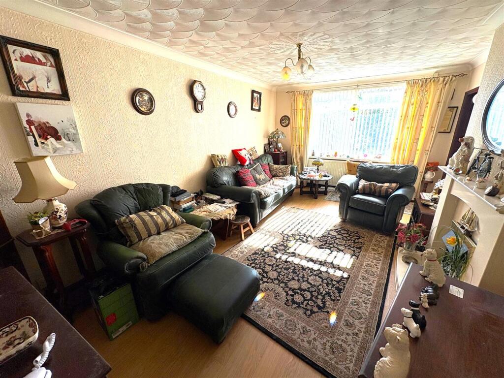 Lounge e.jpg