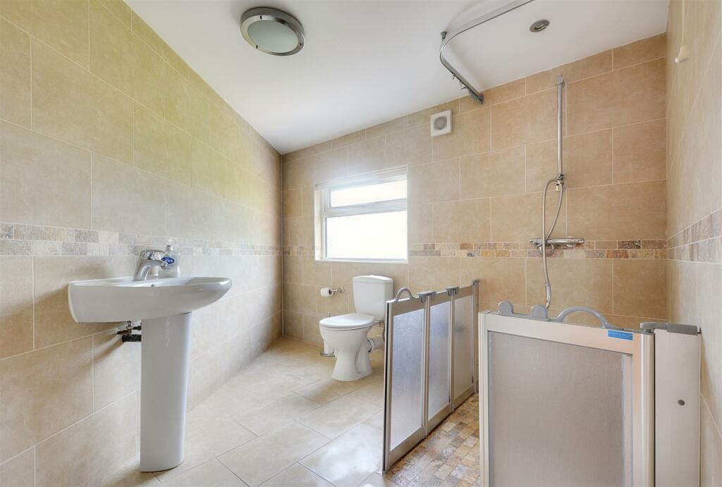 Downstairs Bathroom.jpeg