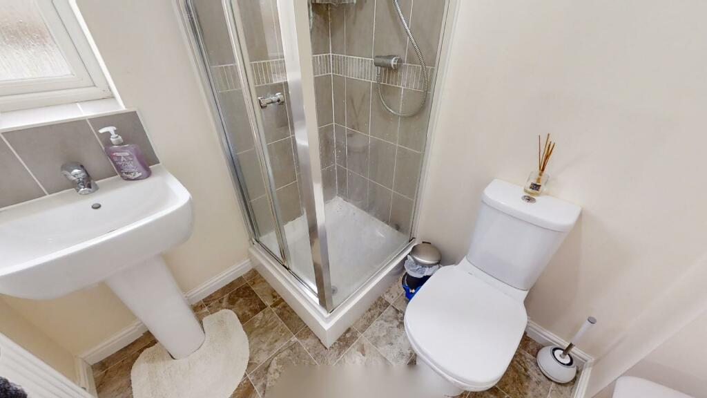 EN SUITE TO MASTER