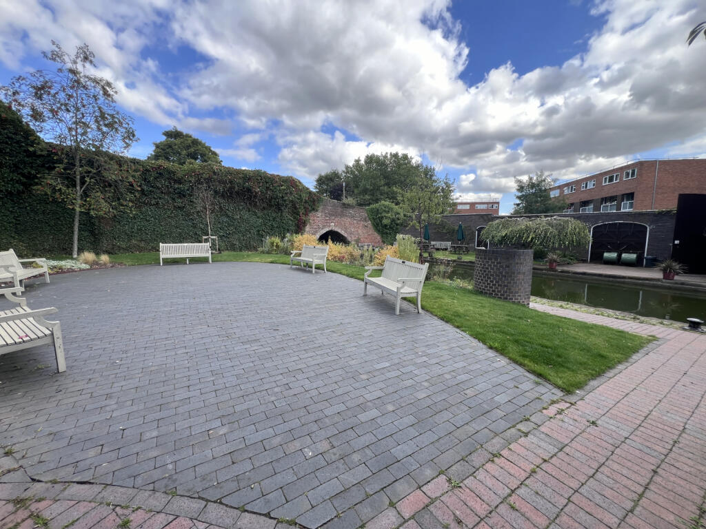 Canal Basin close by