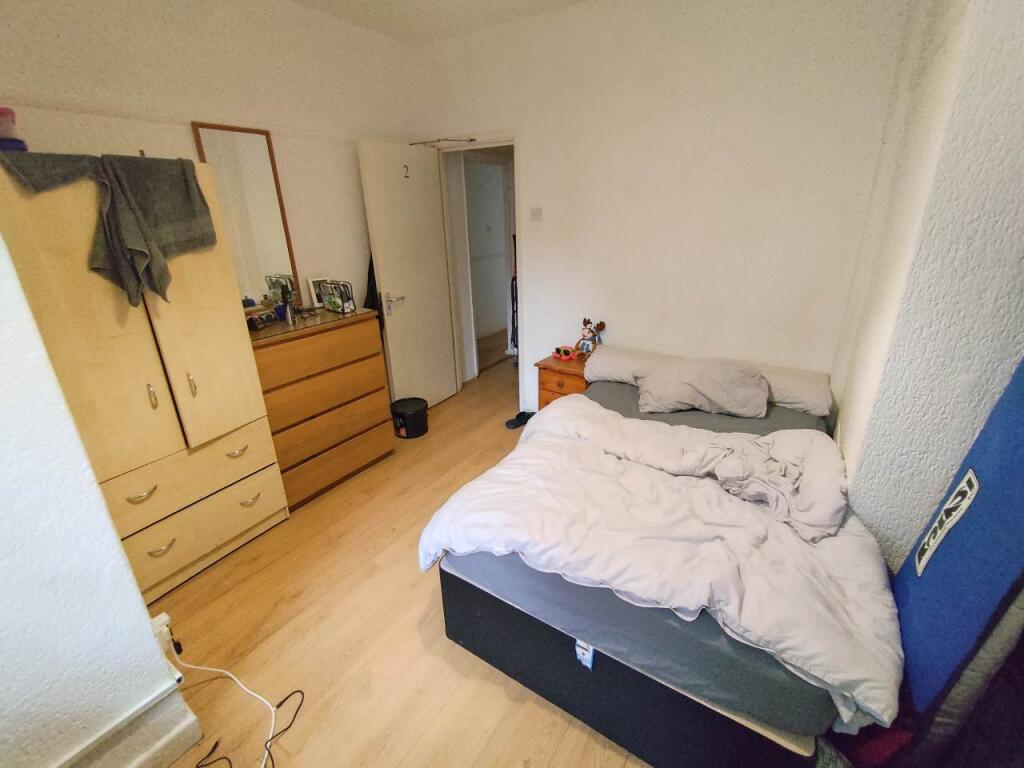 Bedroom 2 (2)