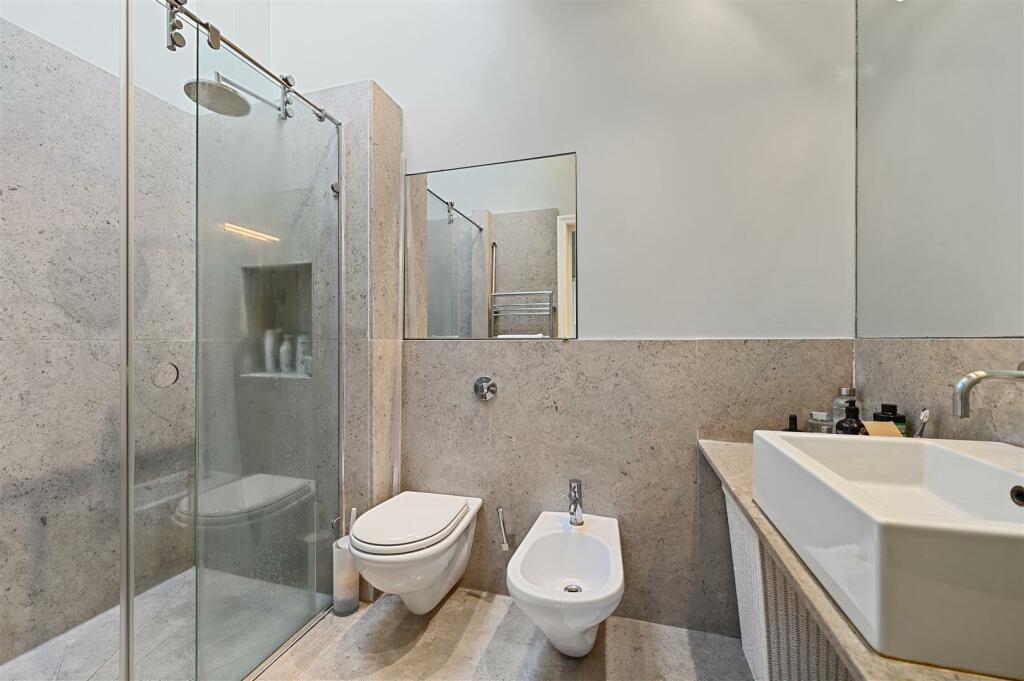 Sterne Street - Ensuite6 (1).JPG