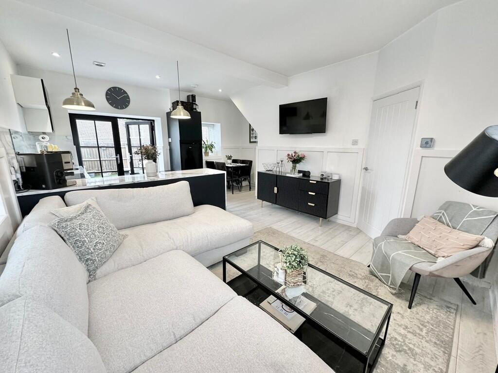 IMG-20250819-WA00...