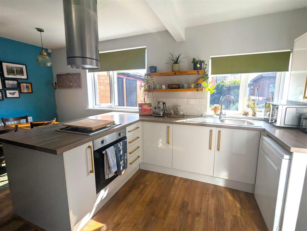 Kitchen &amp; Dining Area