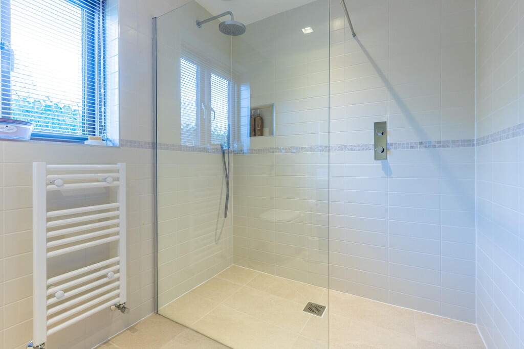 Bedroom Two En-Su...