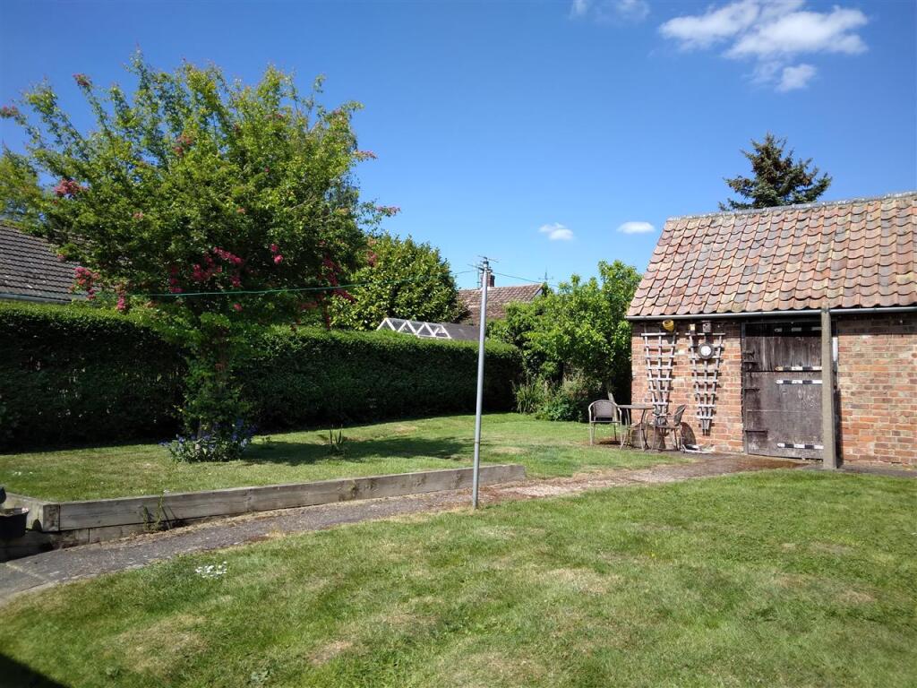 REAR GARDEN -