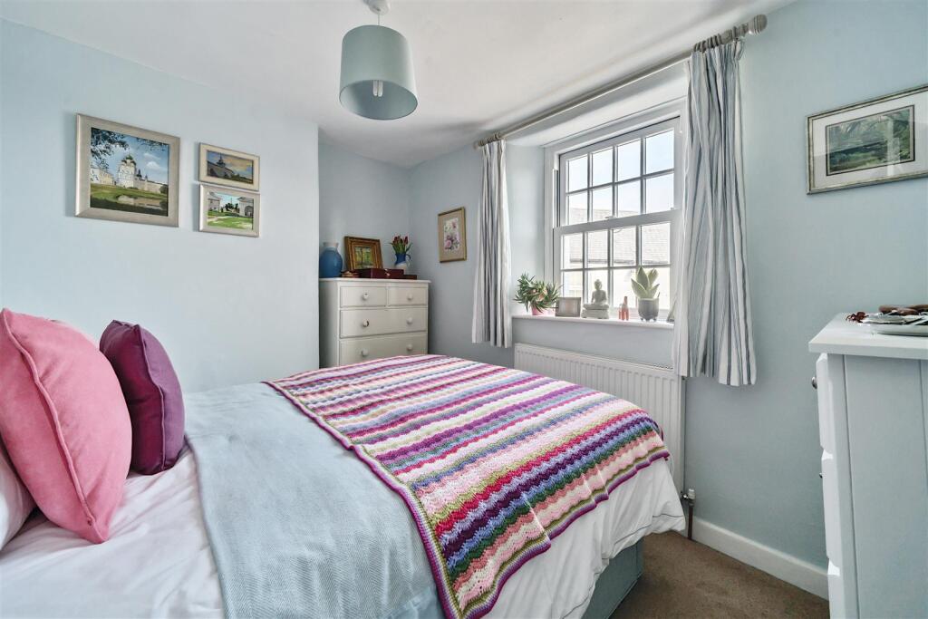 Farthings Bed 1n.jpg