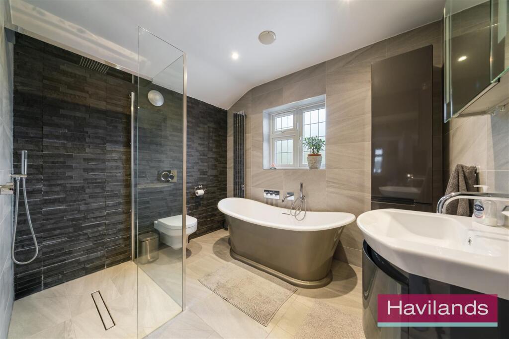 Broadfields Avenue-5.jpg