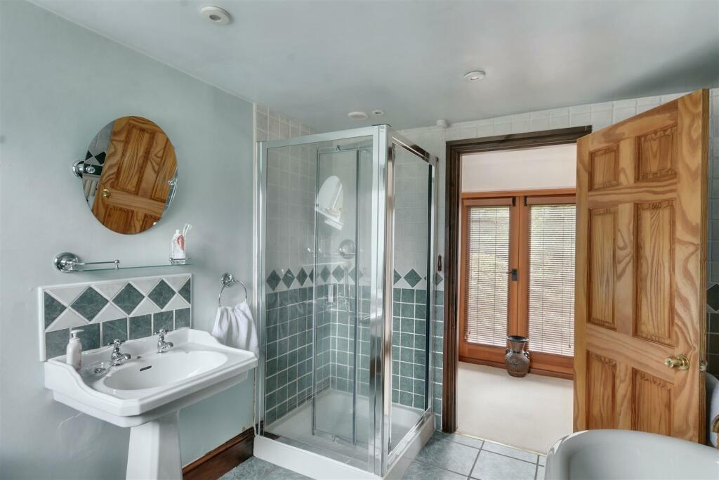 DSC_1199bathroom.jpeg