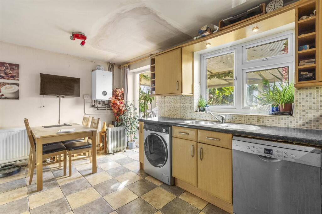 35 Deangarden Rise, HP11 1RF-9.jpg