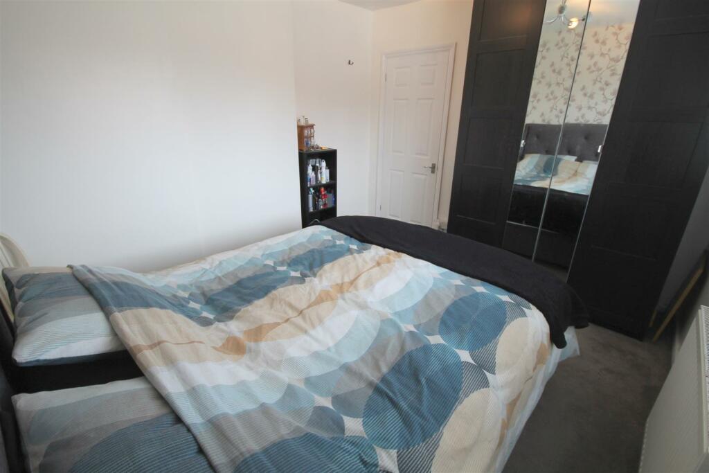WR Bedroom 2i.JPG