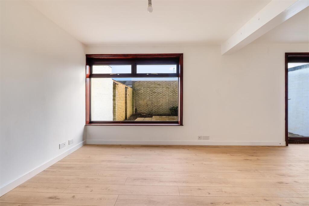 Living / Dining Room (2)