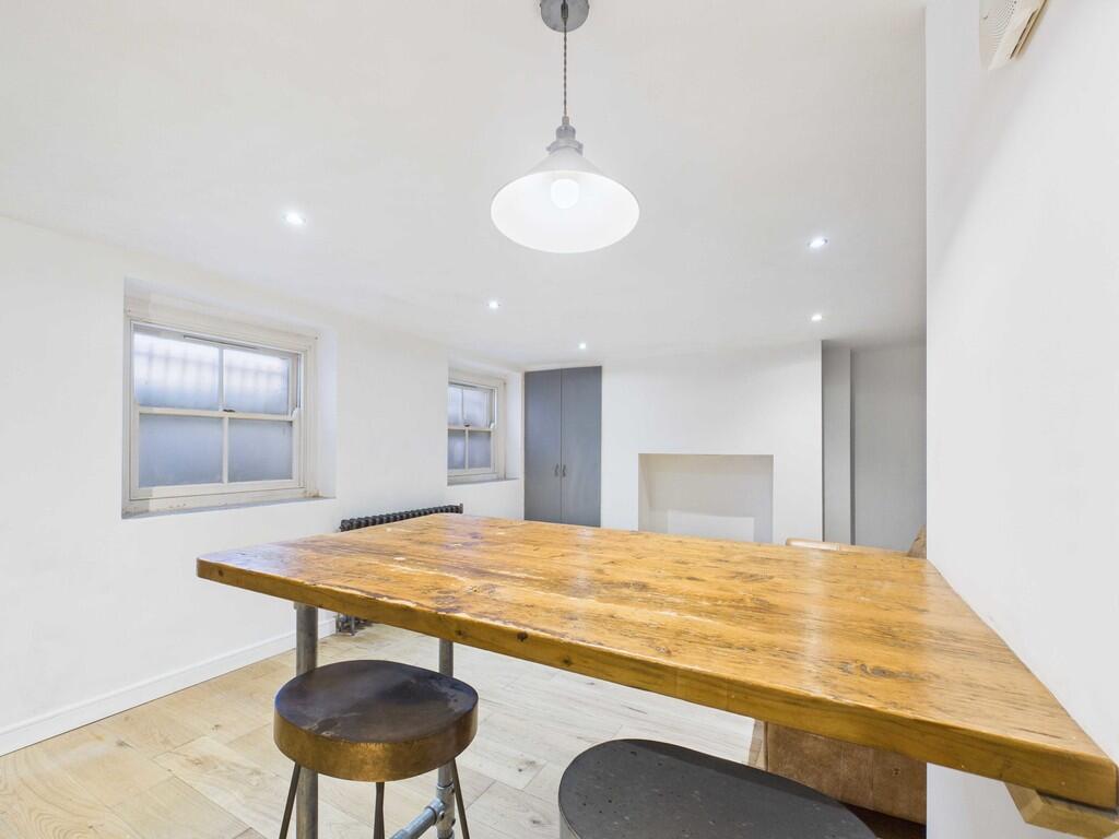 CAM03741G0-PR0136...