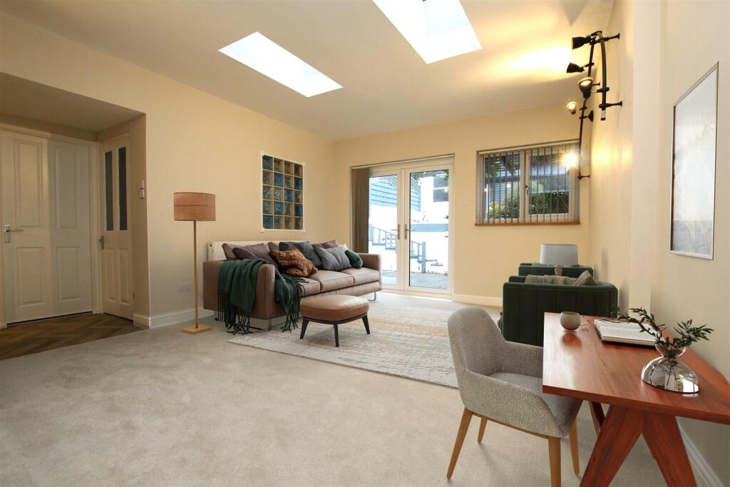 open plan lounge dining b.jpg
