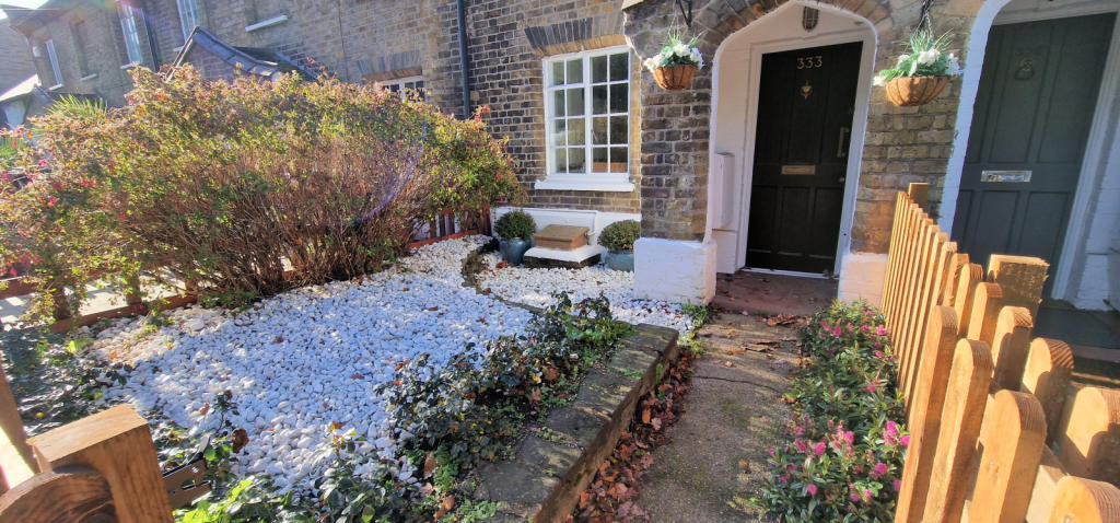 FRONT GARDEN