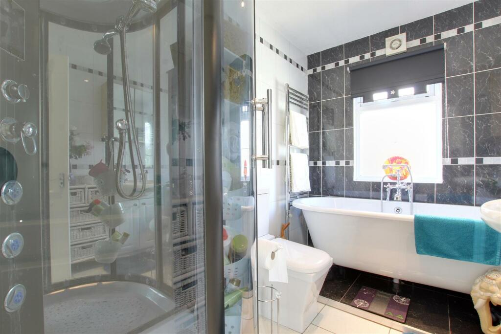 BATHROOM/W.C.