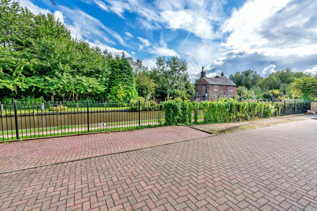 Barlow Avenue, Tamworth, B772FS (46 of 50).jpg