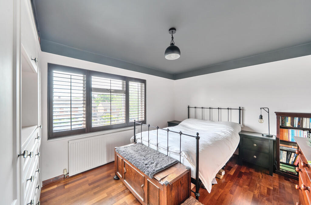 1304806-19-684aa2...