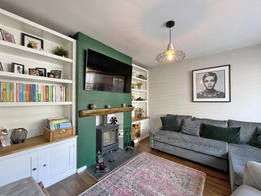 Ashford Crescent 10 - Lounge FP.jpg