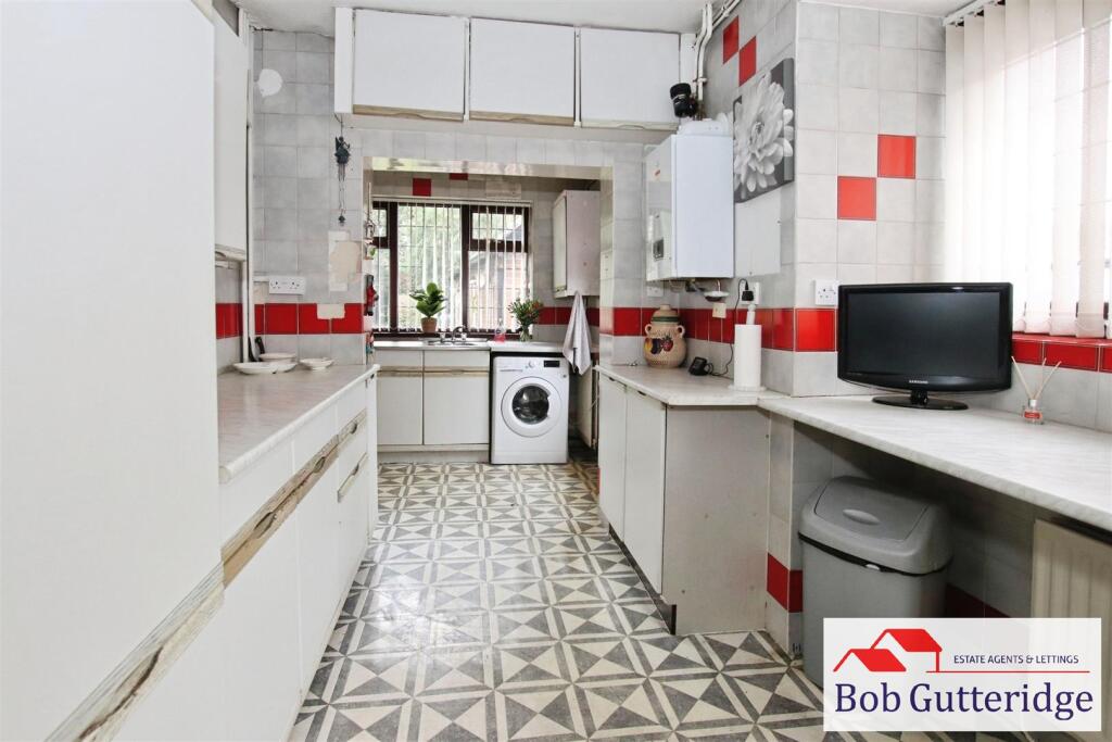 FITTED KITCHEN