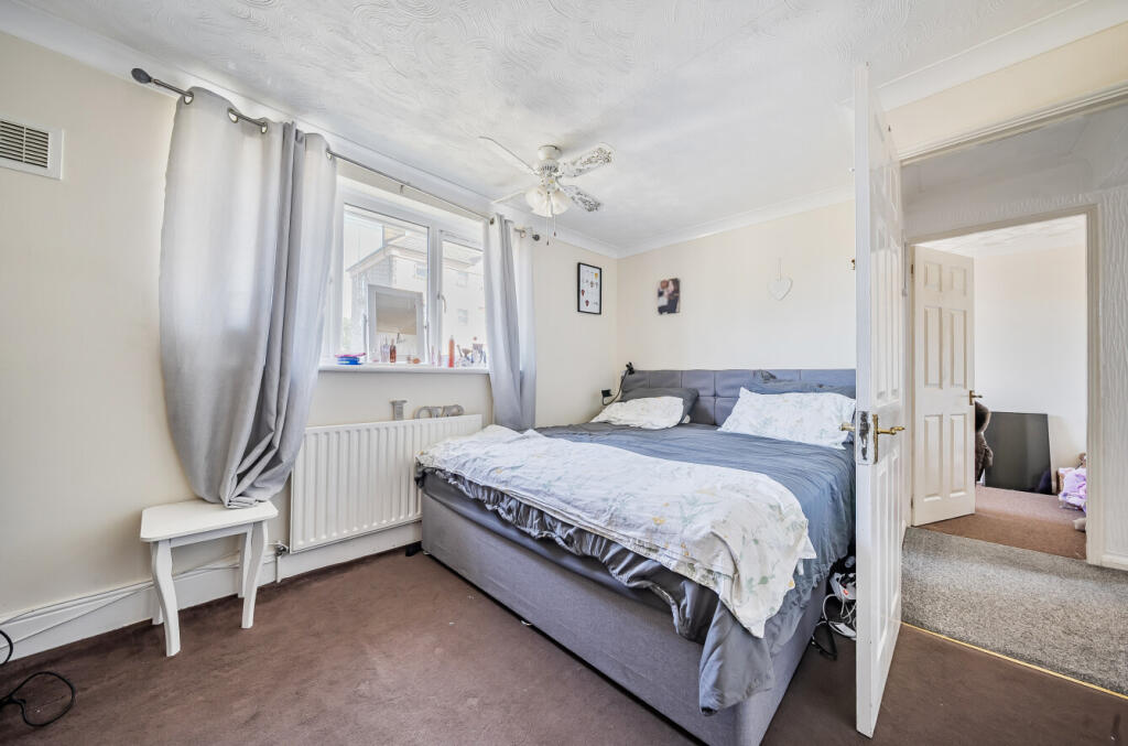 1317839-4-687540e...