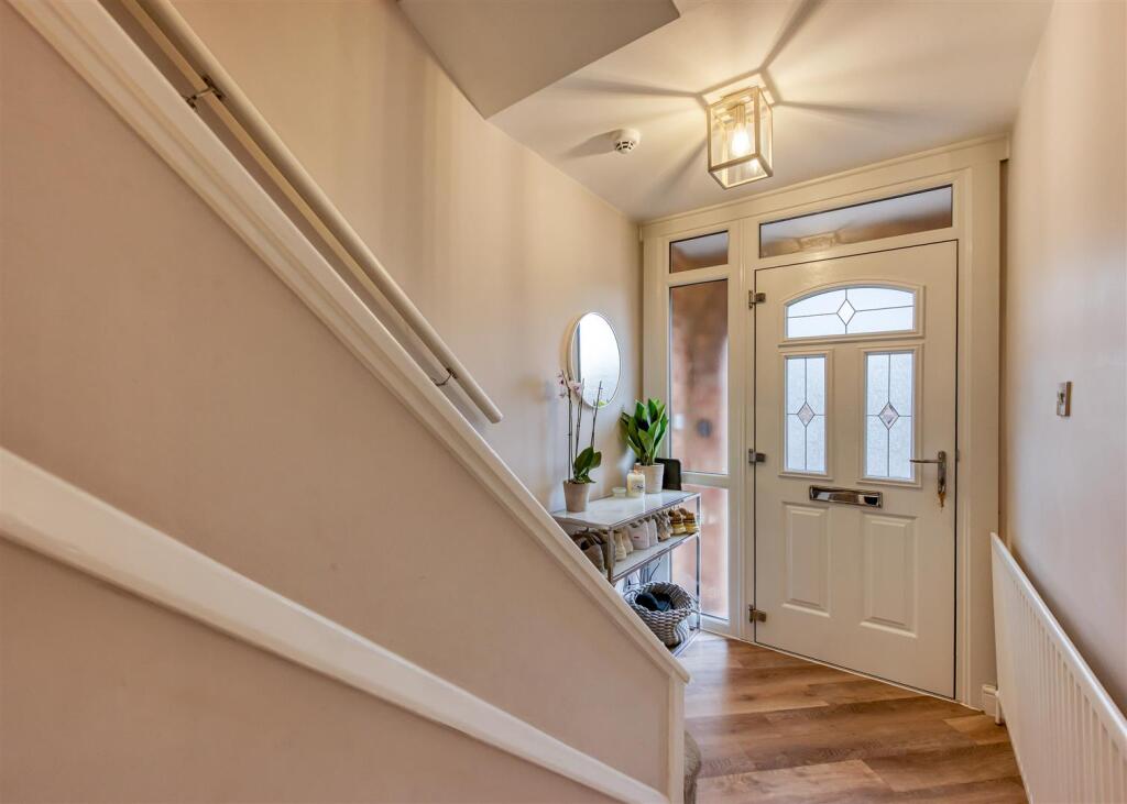 18 Charters Avenue-hall.jpg