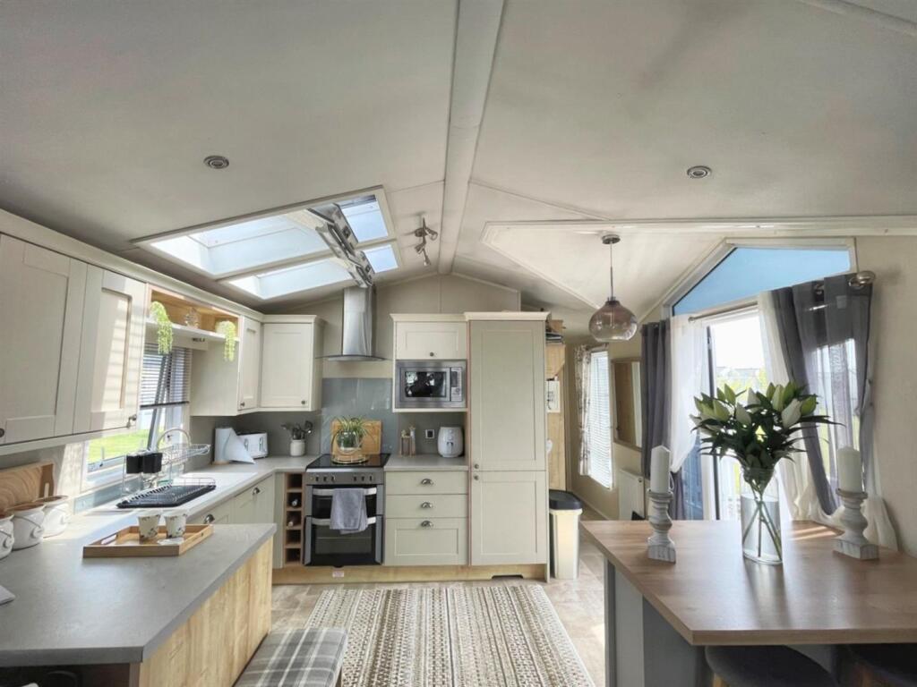 Kitchen Area ,.jpg