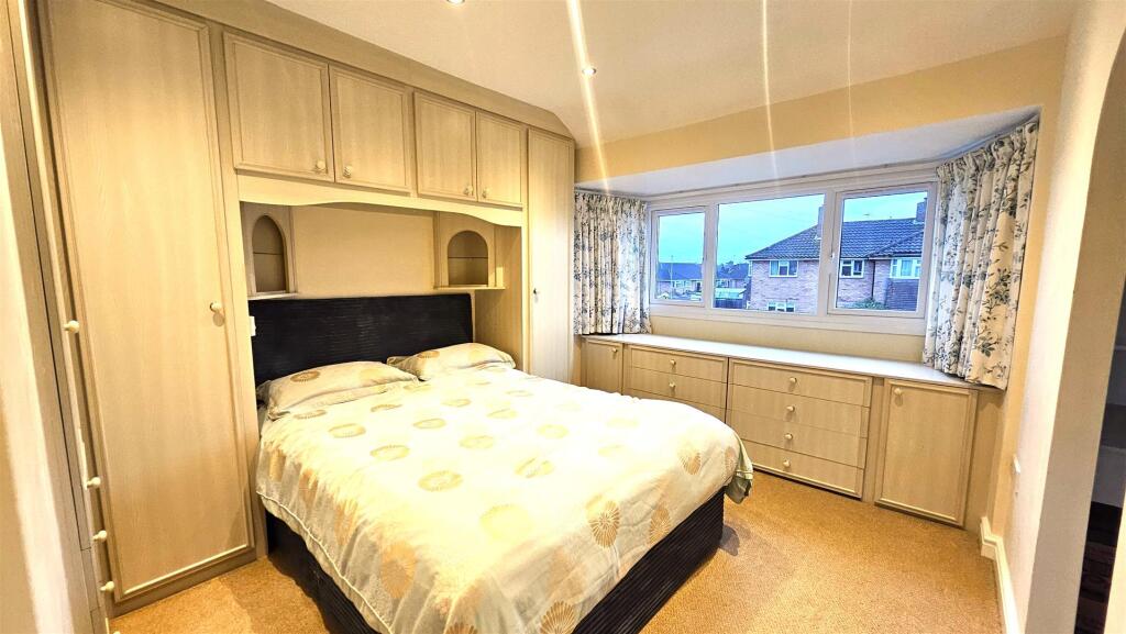 BEDROOM TWO (dressing room)