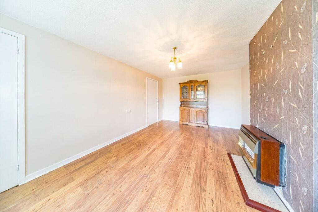 1 Crantock Close lounge.jpg