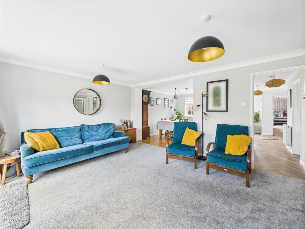 CAM04922G0-PR0028-STILL011