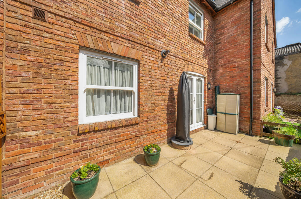 Rear Courtyardgarden