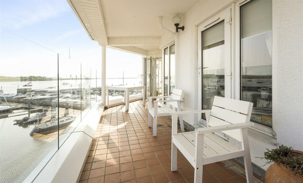 110 Moriconium Quay-18.jpg