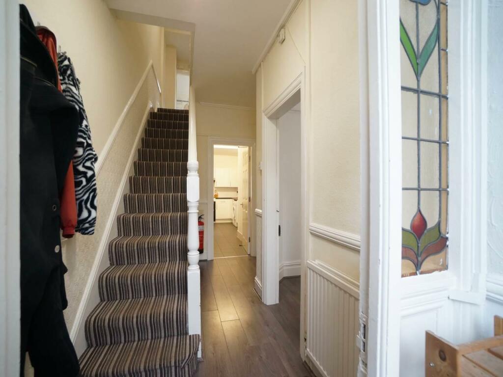 1GlynneRoad_Hallway1.JPG