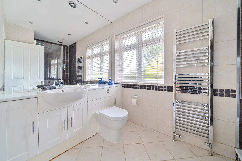 1298323-5-682f54f...