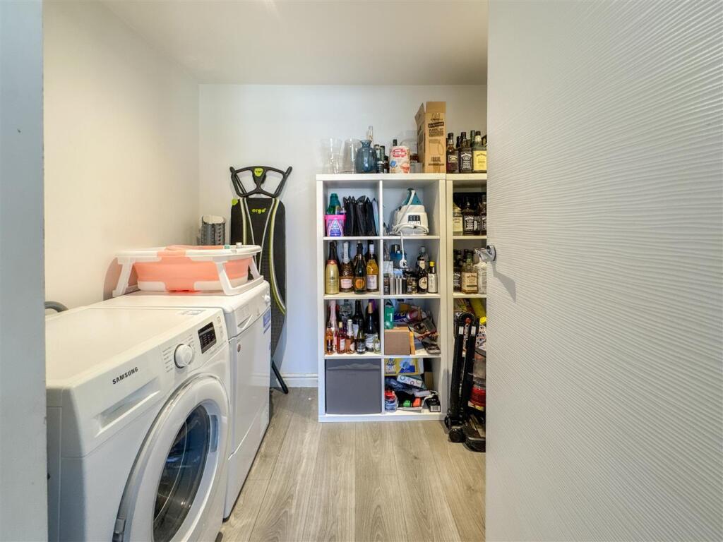 UTILITY ROOM/STORAGE ROOM