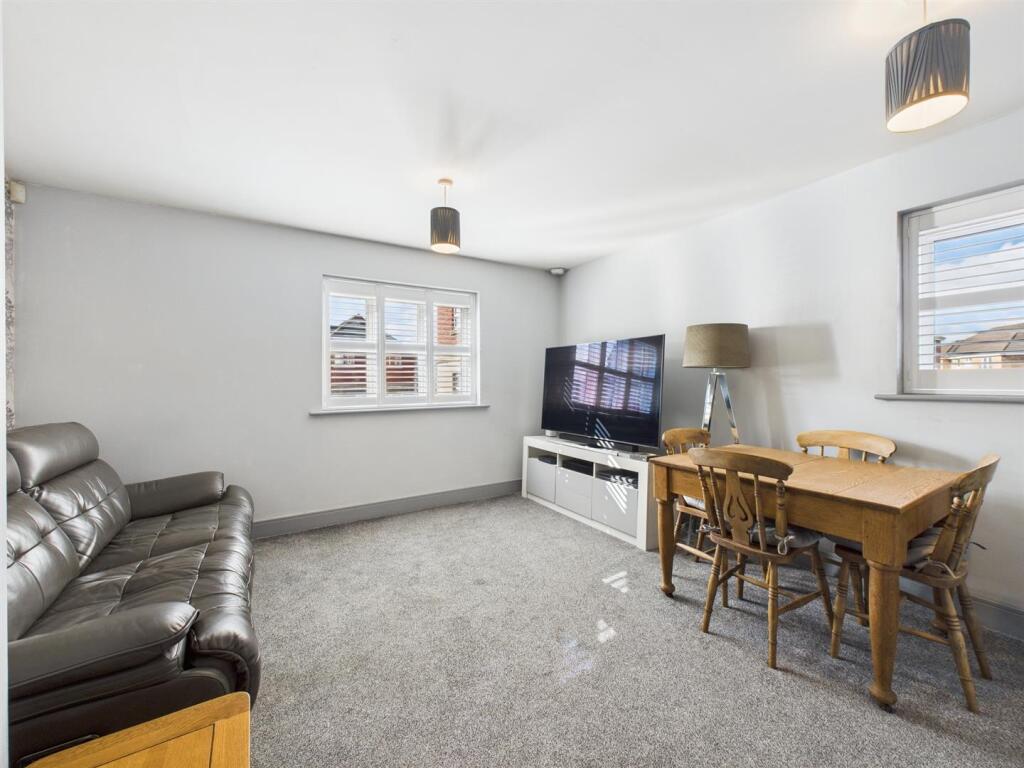 Open Plan Lounge/Dining